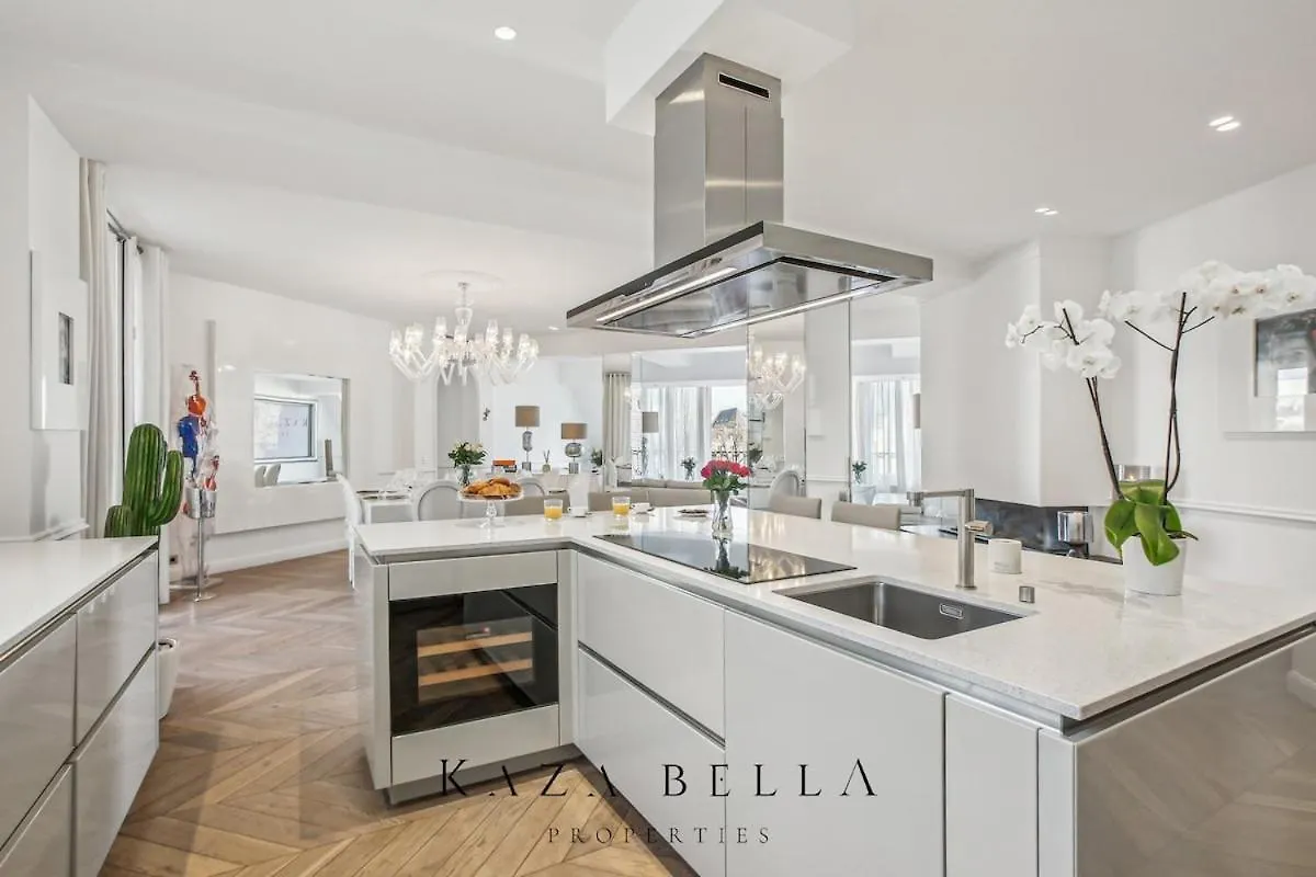 Kaza Bella - Trocadero, Amazing Eiffel Tower View Apartment Paris