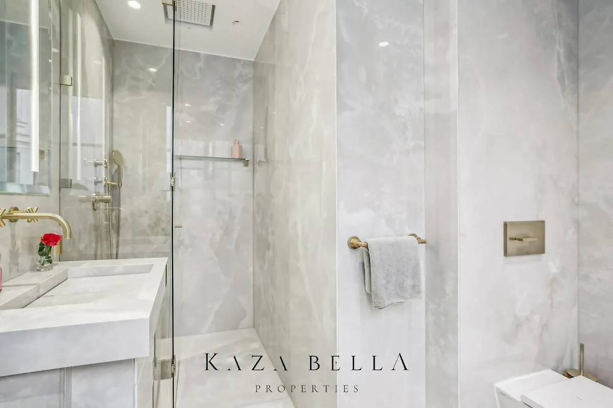 Kaza Bella - Trocadero, Amazing Eiffel Tower View Apartment Paris 0*,  France